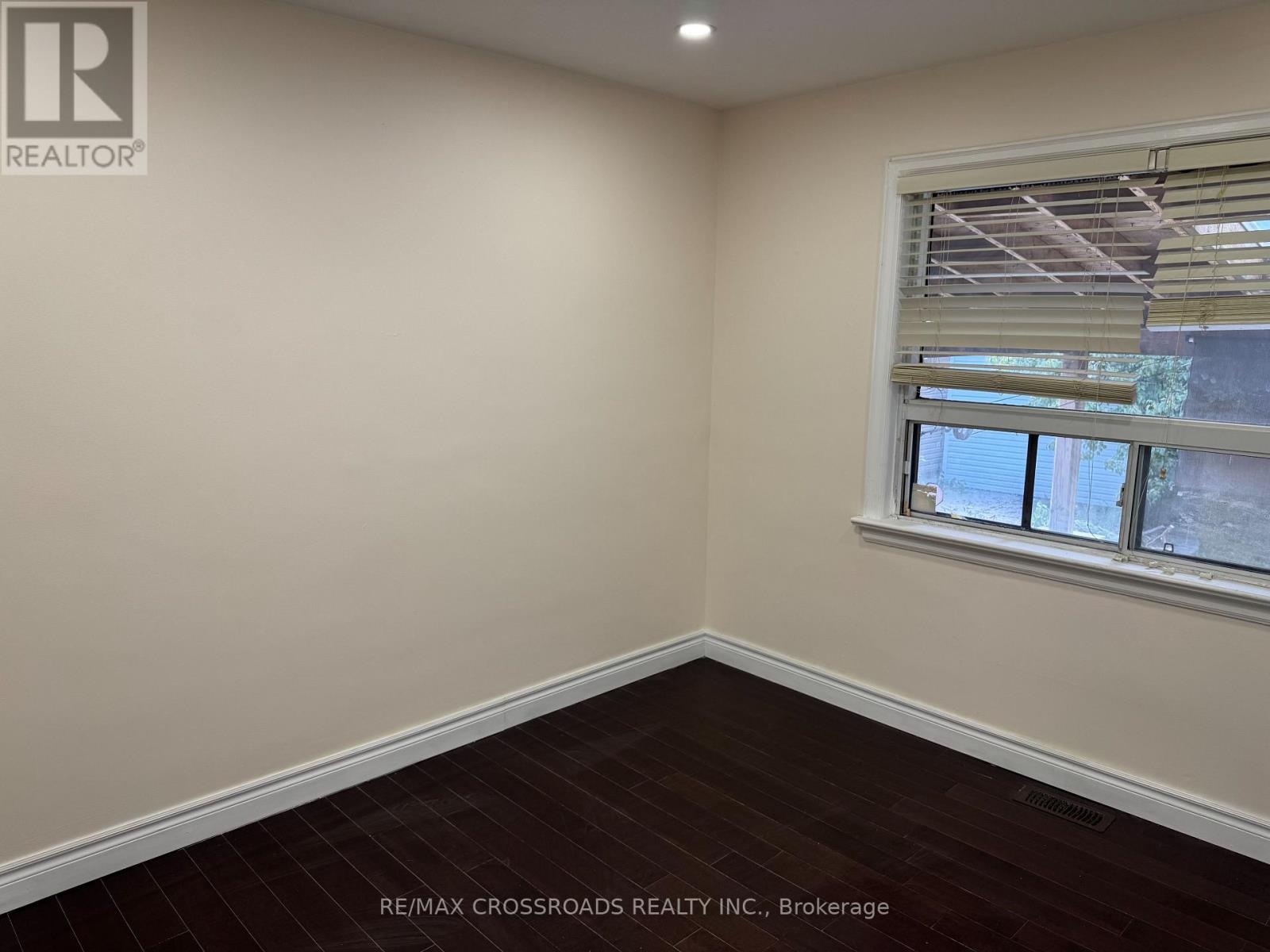 Photo 8 of 78 Portsdown Road, Toronto ON