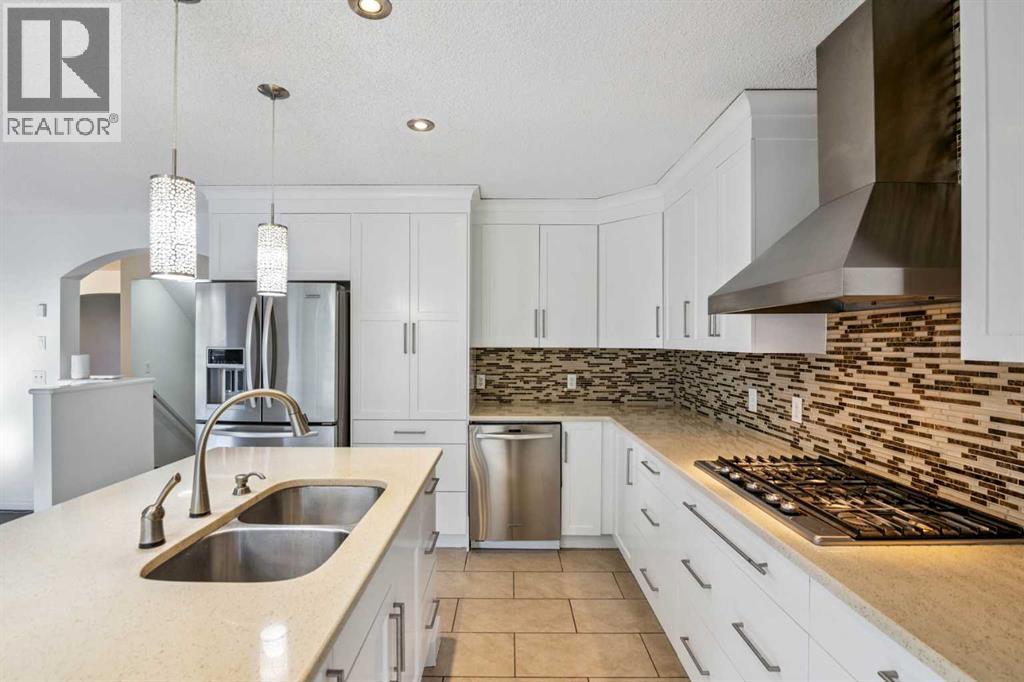 Photo 15 of 338 Panamount Drive Nw, Calgary AB
