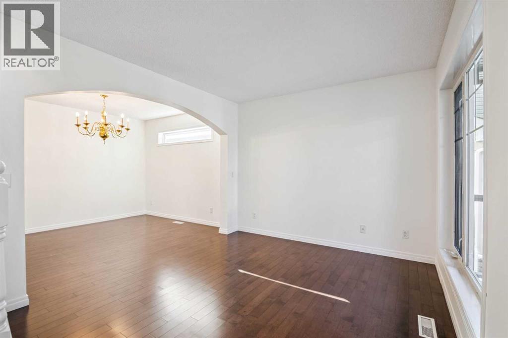 Photo 10 of 338 Panamount Drive Nw, Calgary AB