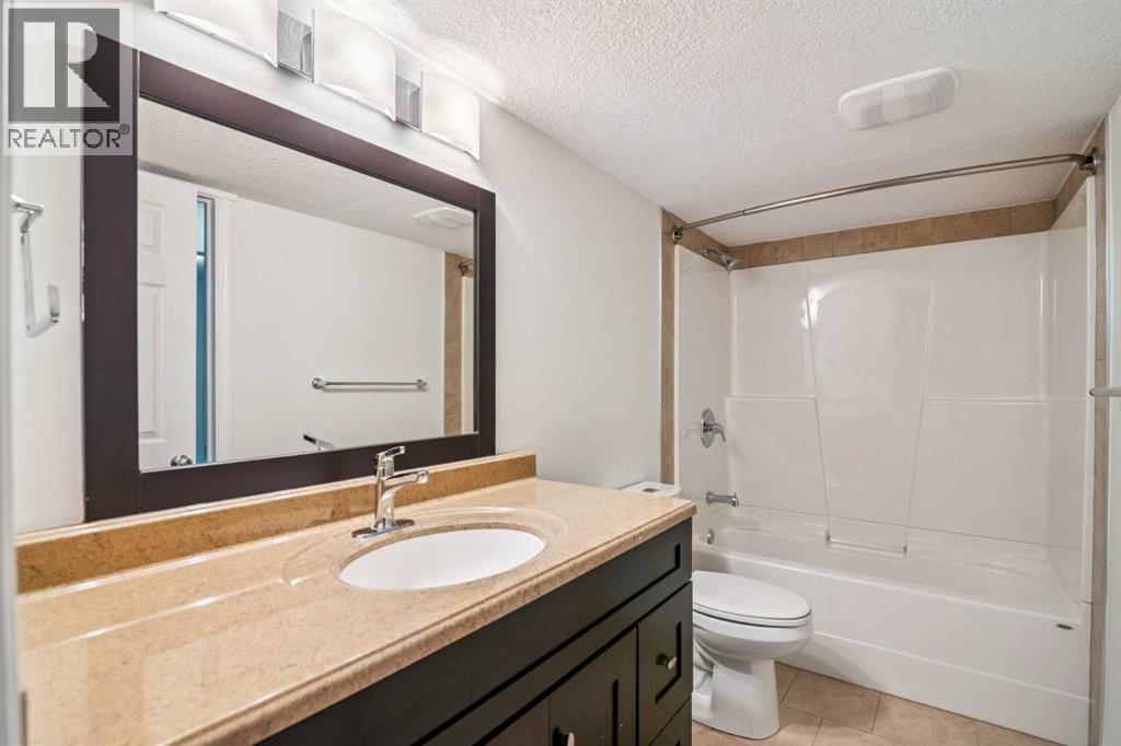 Photo 32 of 338 Panamount Drive Nw, Calgary AB