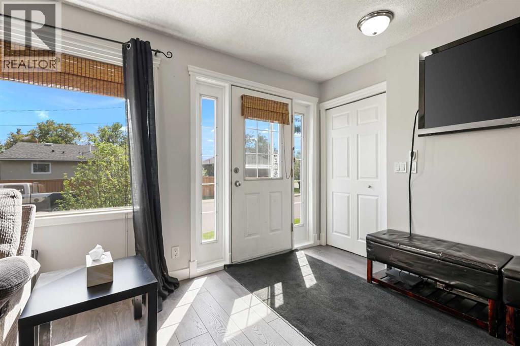 Photo 21 of 63 Olympia Crescent Se, Calgary AB