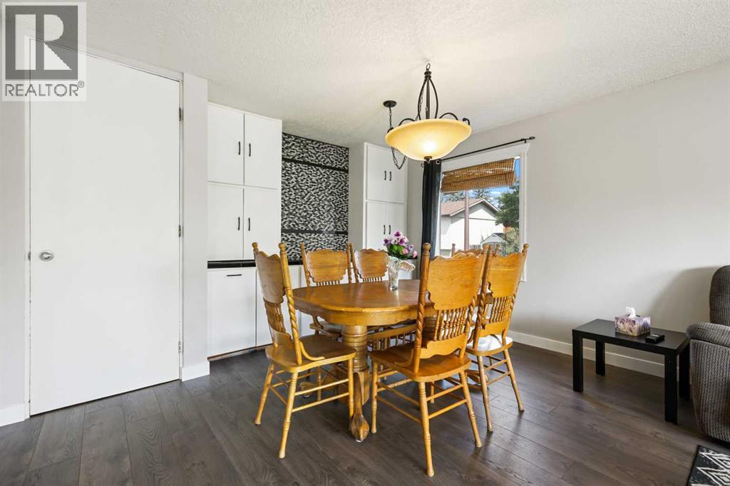 Photo 17 of 63 Olympia Crescent Se, Calgary AB