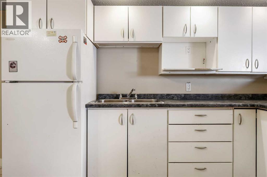 Photo 12 of 63 Olympia Crescent Se, Calgary AB