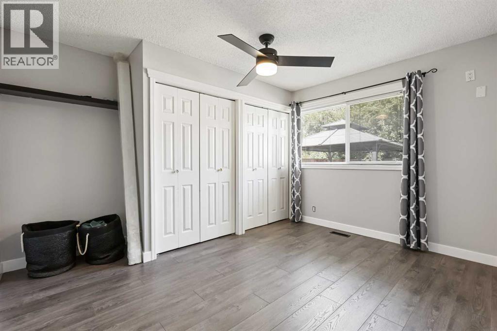 Photo 15 of 63 Olympia Crescent Se, Calgary AB