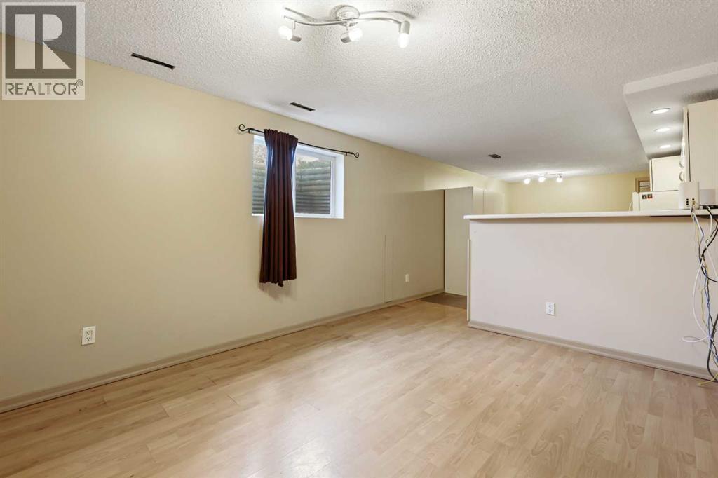 Photo 16 of 63 Olympia Crescent Se, Calgary AB