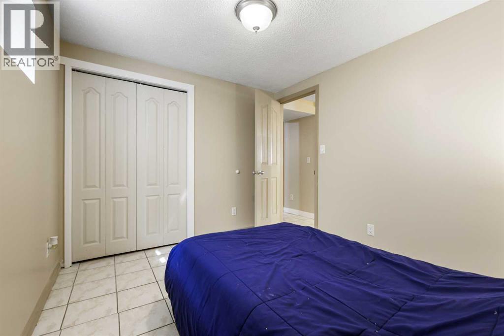 Photo 14 of 63 Olympia Crescent Se, Calgary AB
