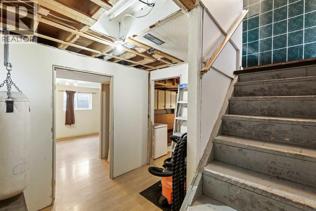 Photo 10 of 63 Olympia Crescent Se, Calgary AB