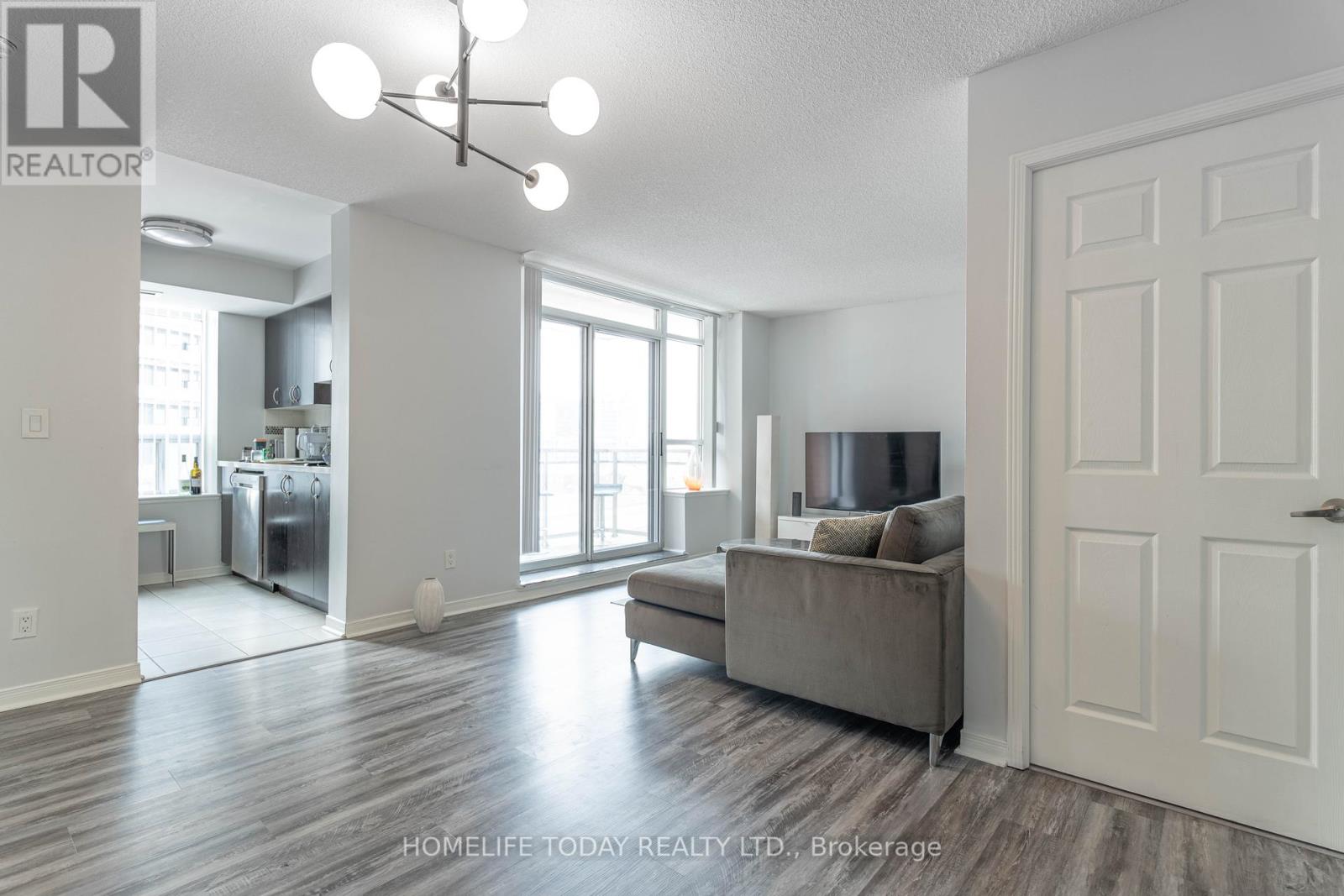 Photo 4 of 510 73 King William Crescent, Richmond Hill ON