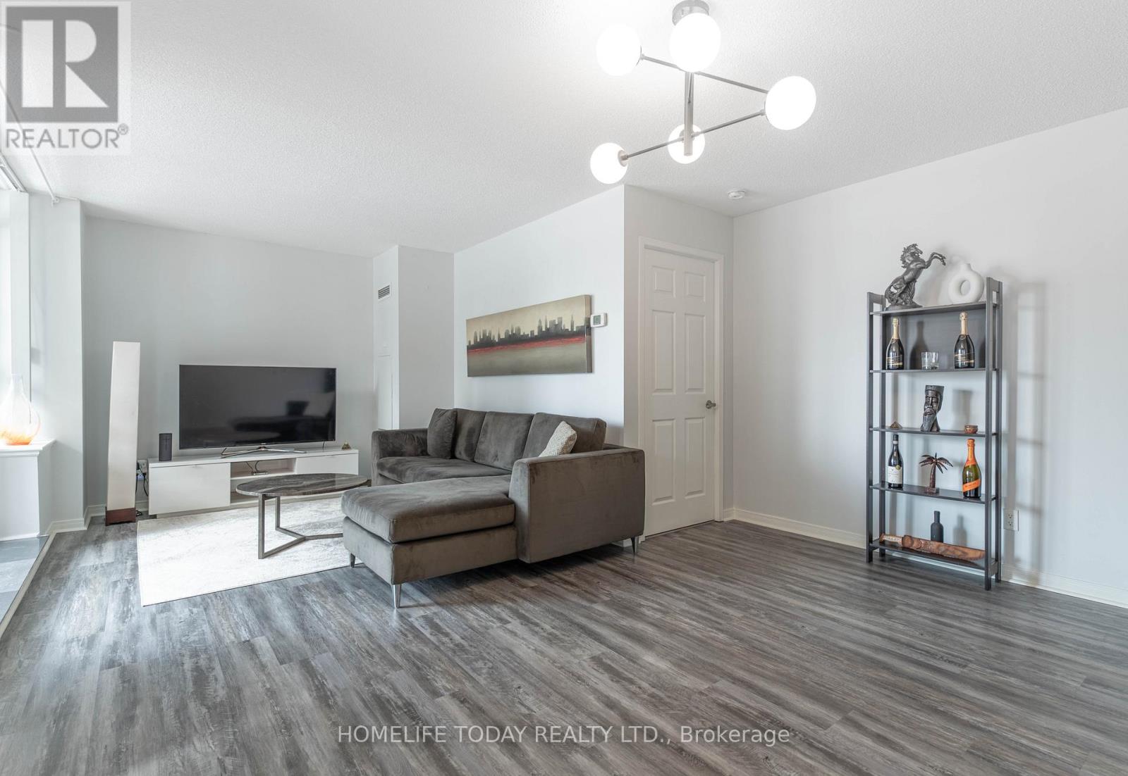 Photo 5 of 510 73 King William Crescent, Richmond Hill ON