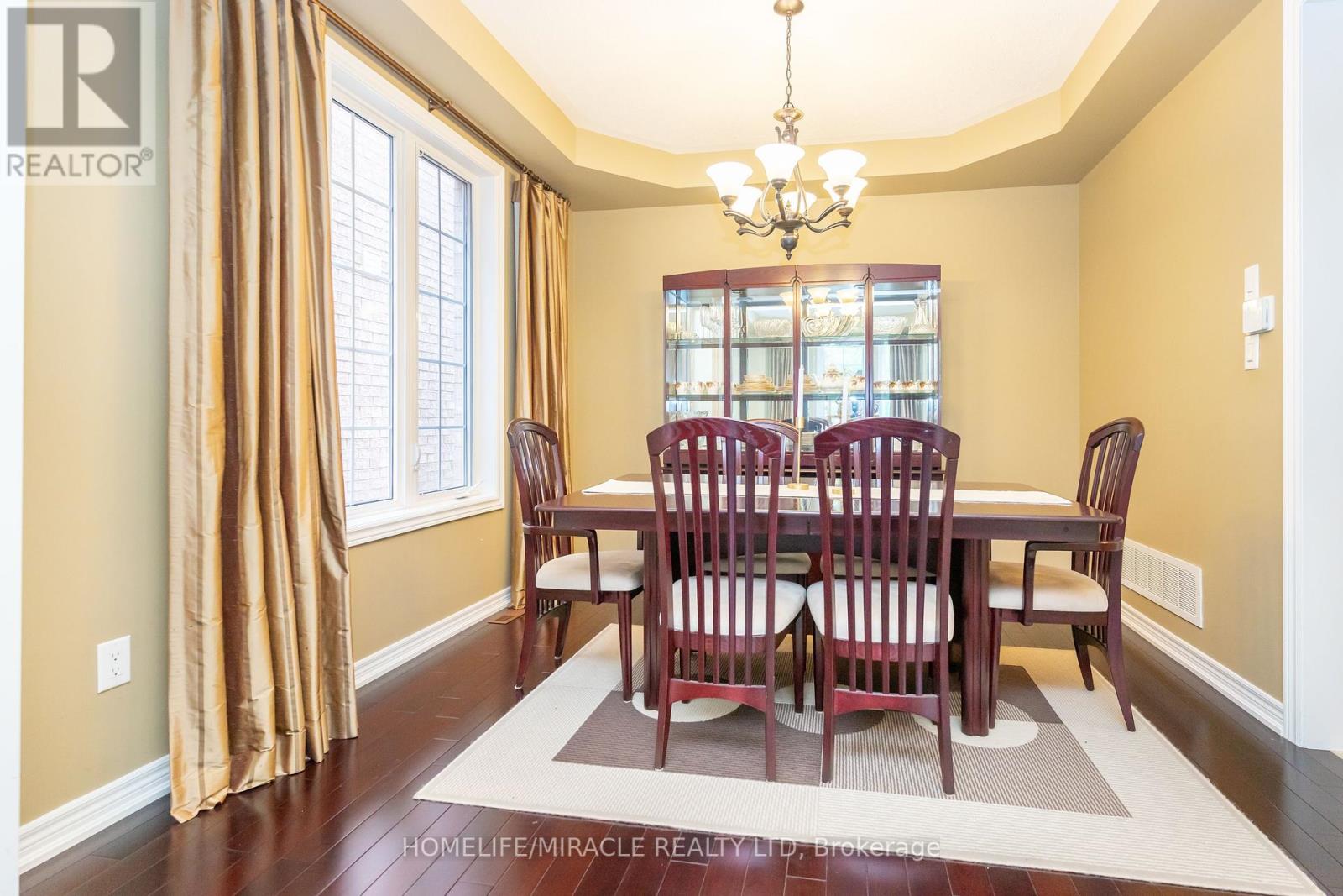 Photo 10 of 22 Malborough Road, Markham ON