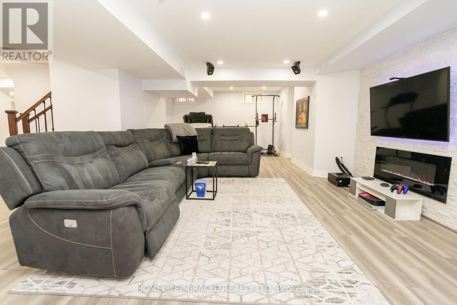 Photo 37 of 22 Malborough Road, Markham ON