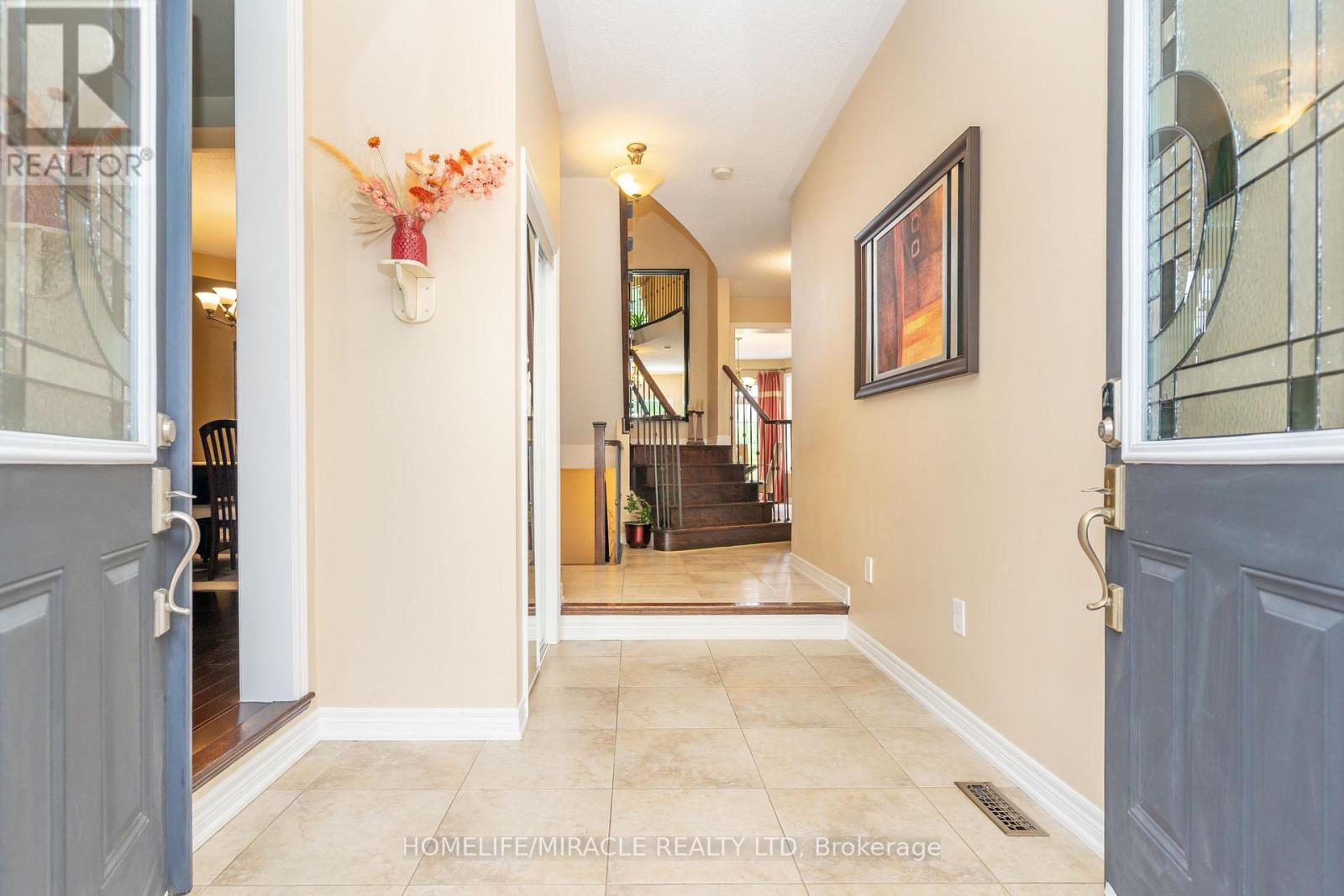 Photo 5 of 22 Malborough Road, Markham ON