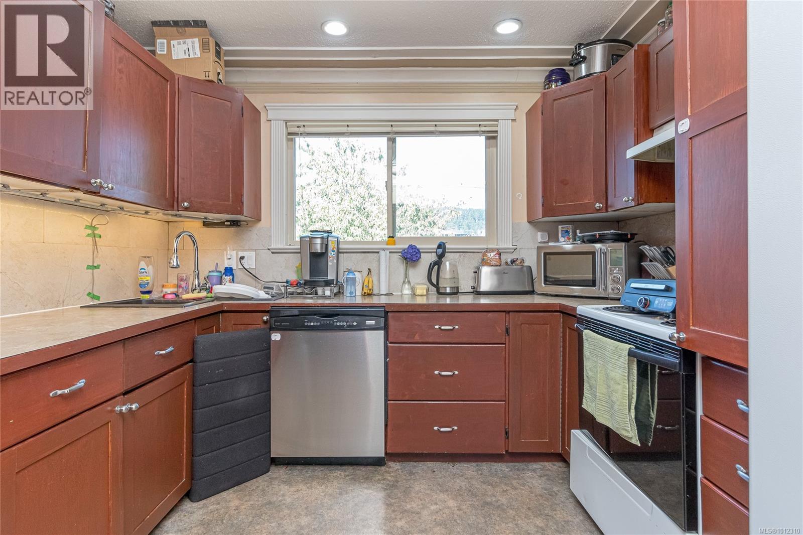 Photo 8 of 435 Watfield Ave, Nanaimo BC