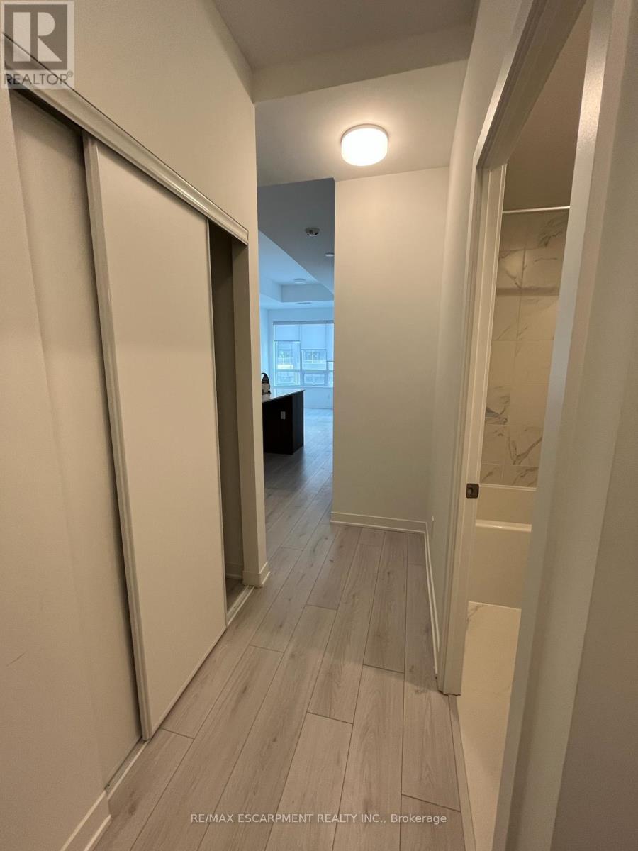 Photo 7 of 225 405 Dundas Street W, Oakville ON