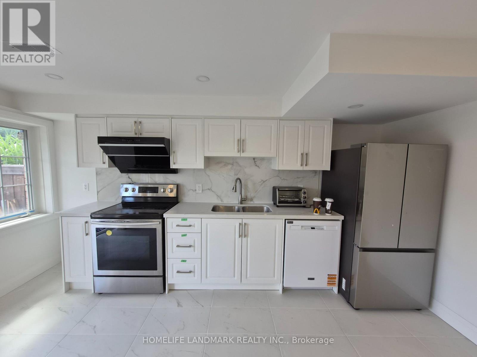 Photo 4 of Basement 10 Waterwide Crescent, Brampton ON
