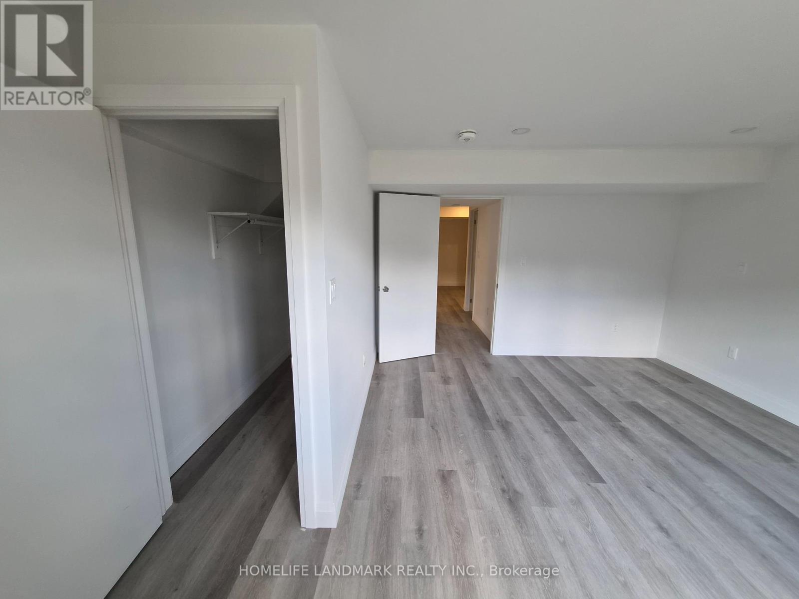 Photo 6 of Basement 10 Waterwide Crescent, Brampton ON