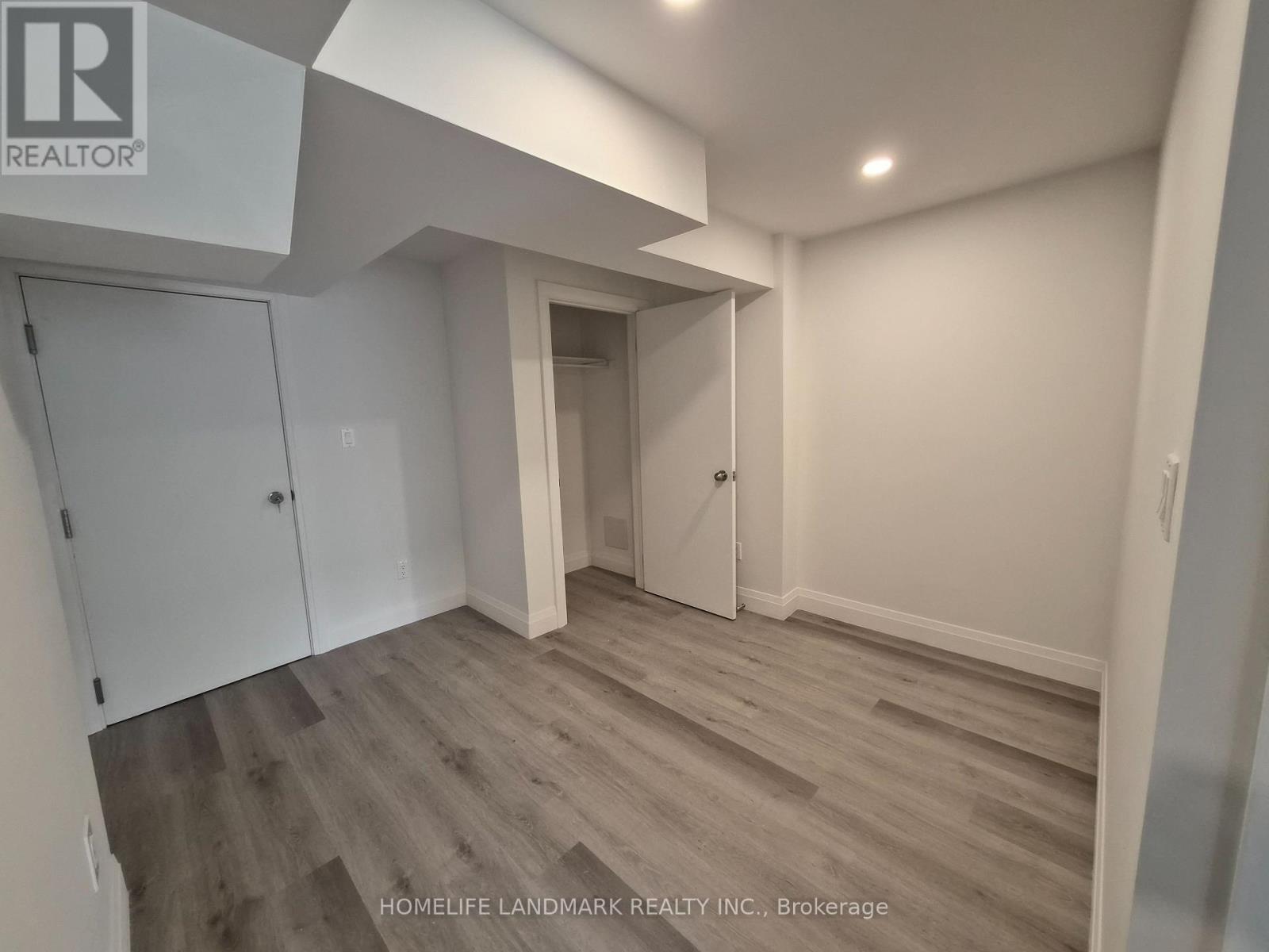 Photo 7 of Basement 10 Waterwide Crescent, Brampton ON