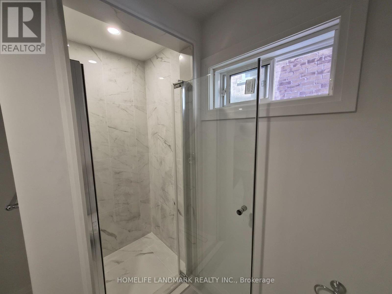 Photo 9 of Basement 10 Waterwide Crescent, Brampton ON