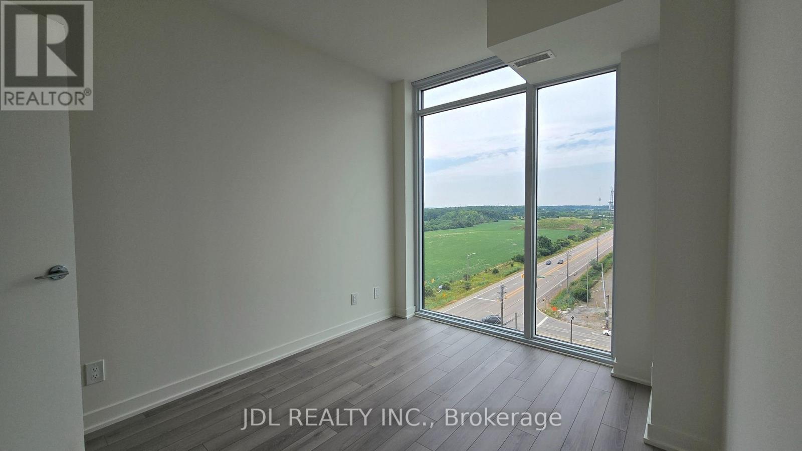 Photo 4 of 1004 3079 Trafalgar Road, Oakville ON