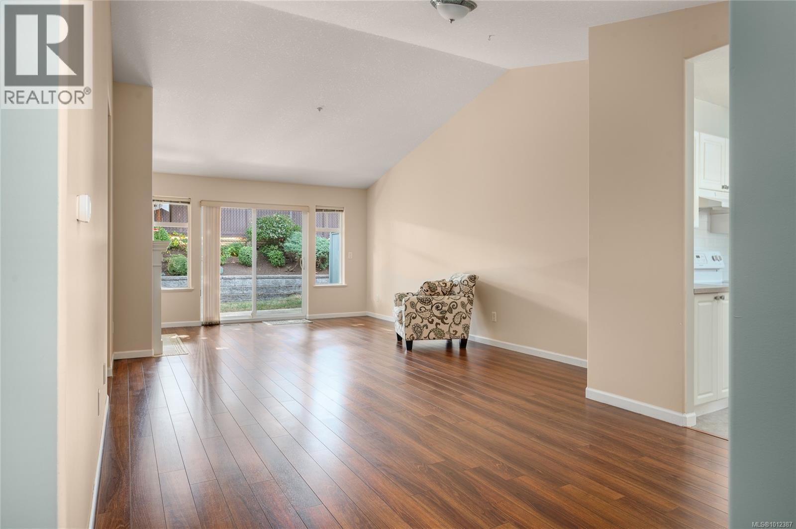Photo 4 of 6128 Bellflower Way, Nanaimo BC