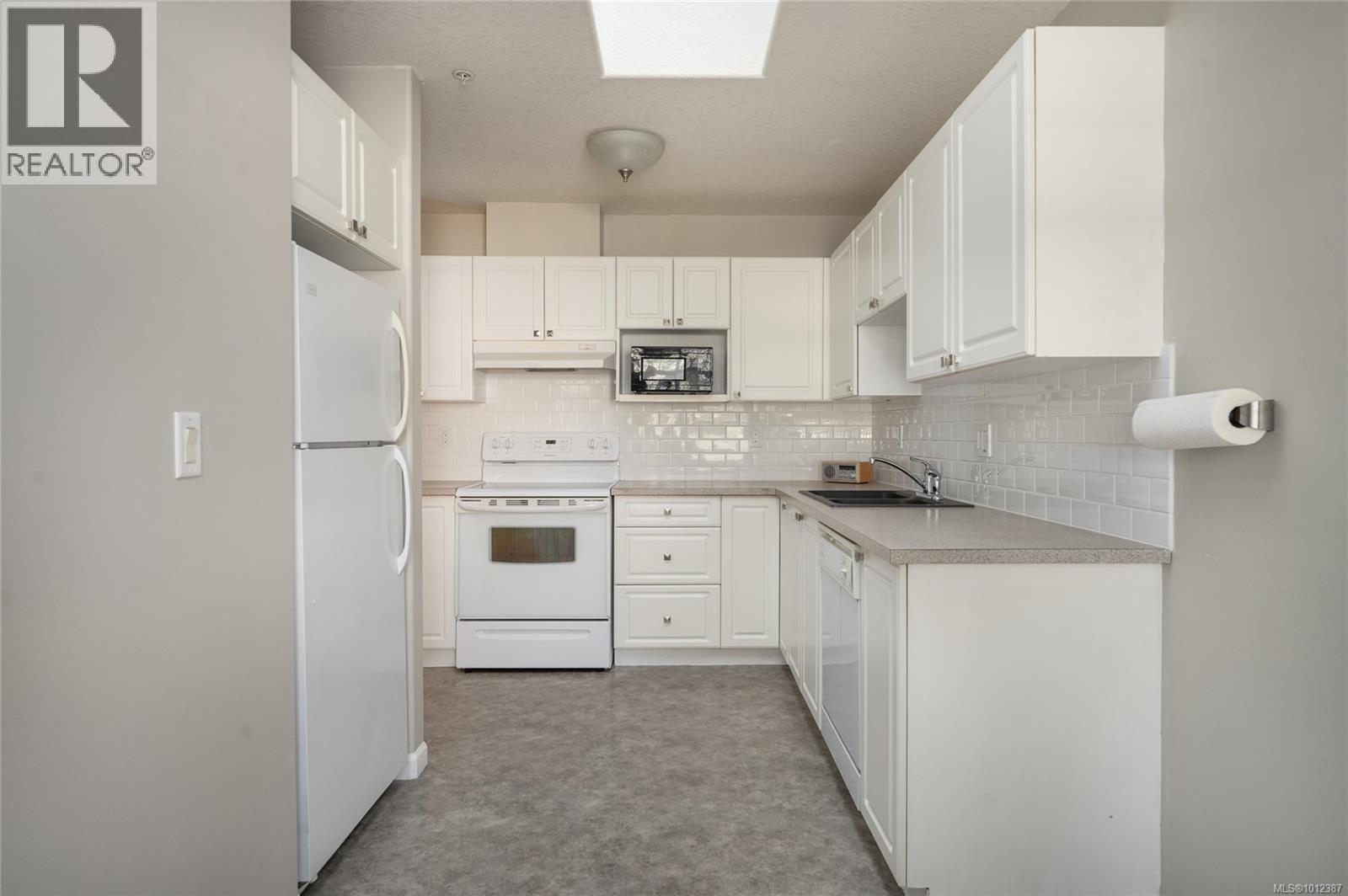 Photo 6 of 6128 Bellflower Way, Nanaimo BC
