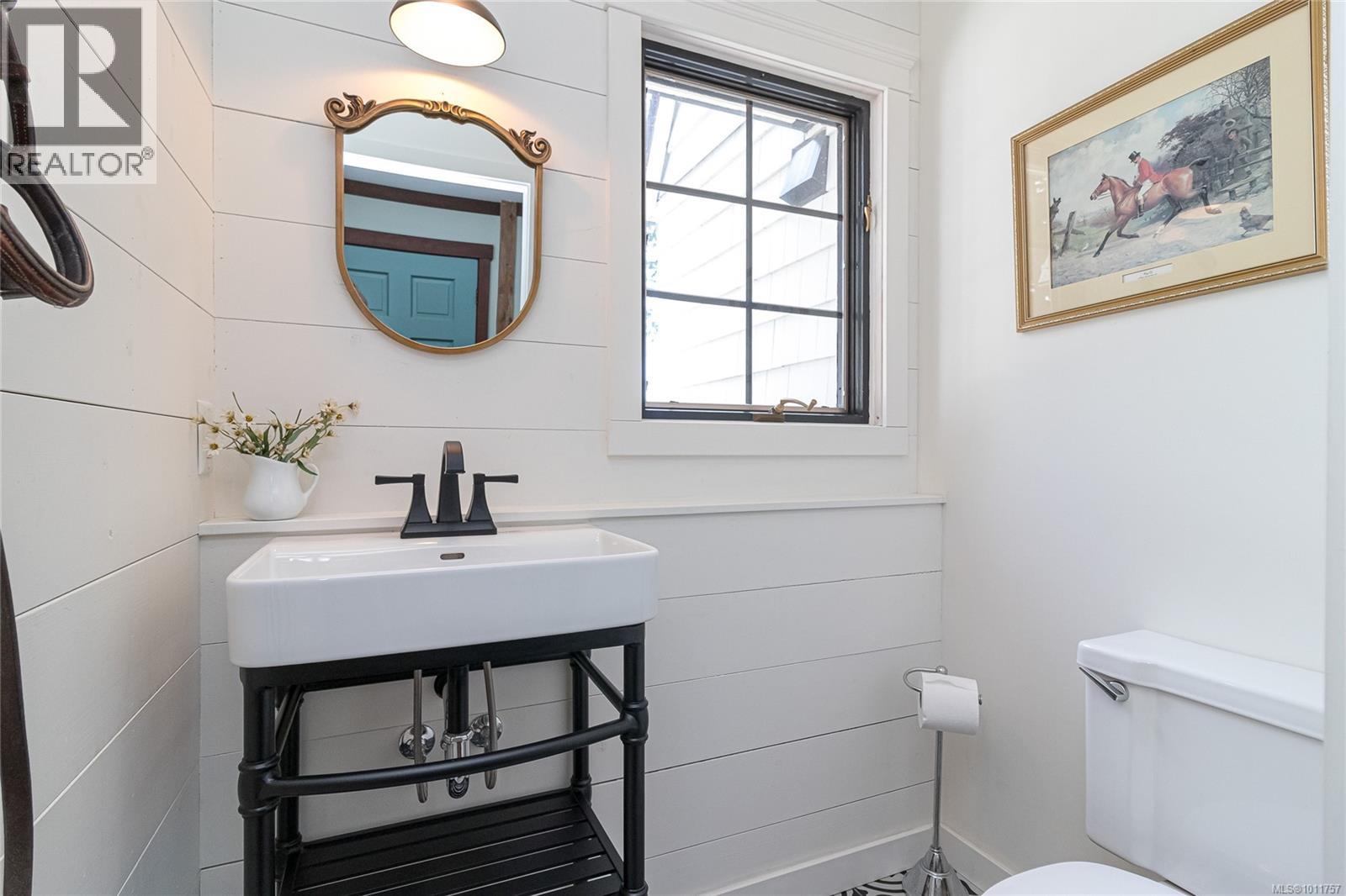  8565 Bourne Terrace, North Saanich