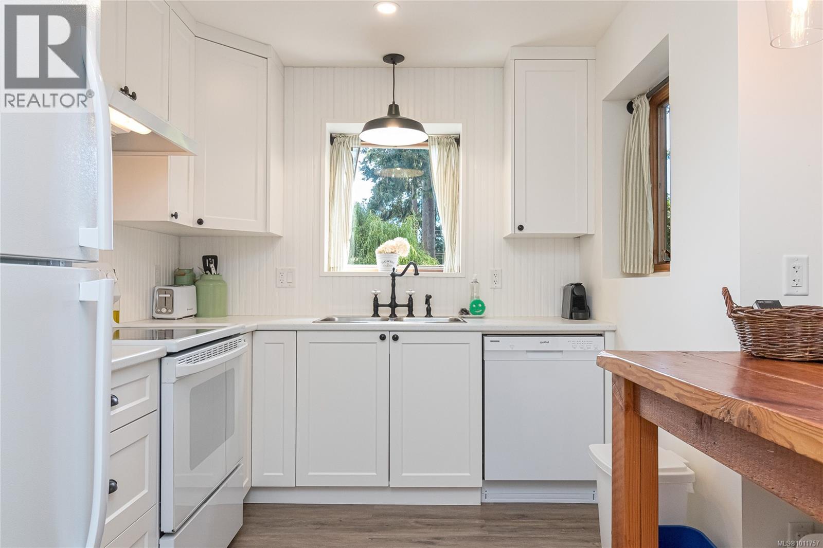  8565 Bourne Terrace, North Saanich