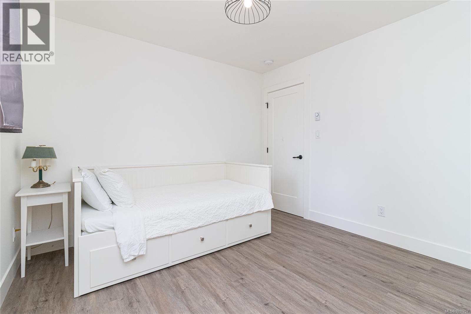  8565 Bourne Terrace, North Saanich