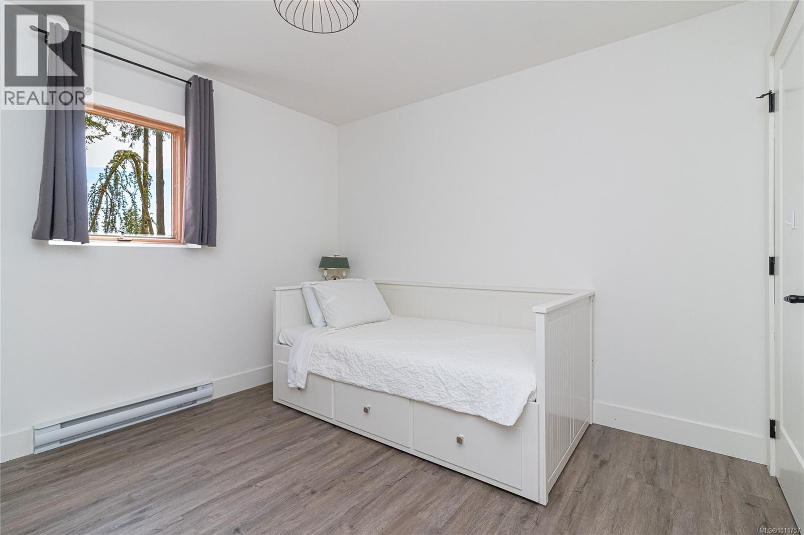  8565 Bourne Terrace, North Saanich