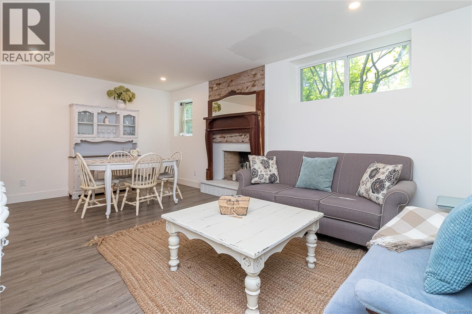  8565 Bourne Terrace, North Saanich