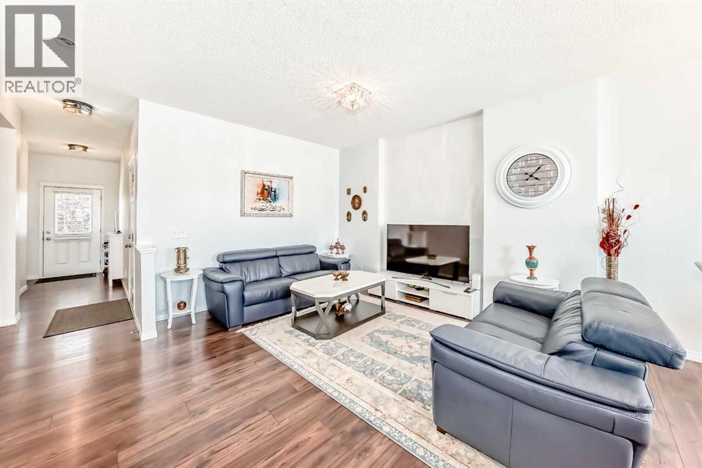 Photo 10 of 665 Hillcrest Road Sw, Airdrie AB