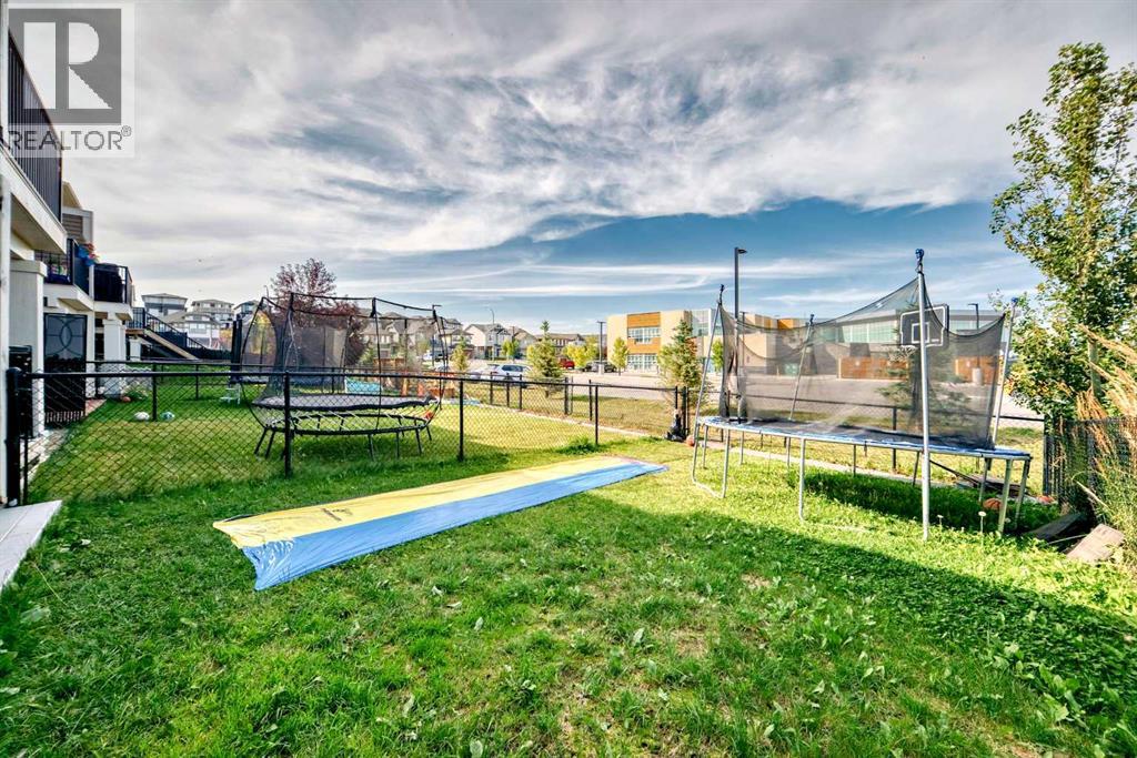Photo 8 of 665 Hillcrest Road Sw, Airdrie AB
