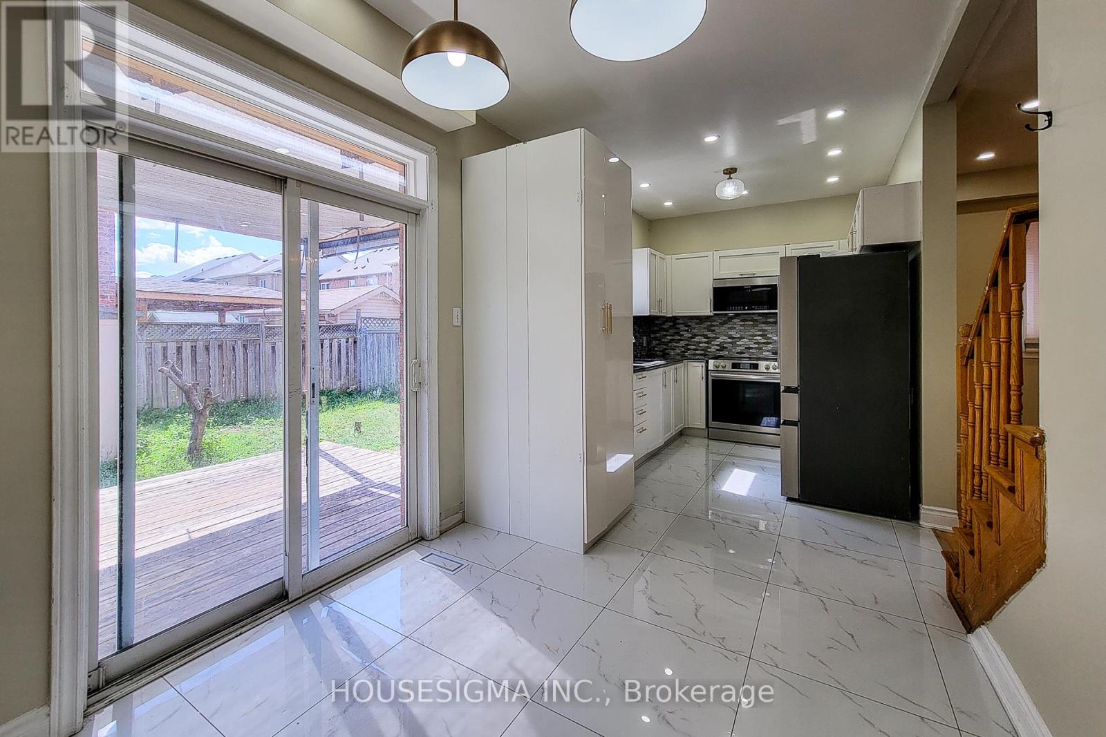 Photo 17 of Main 69 Peachwood Crescent, Hamilton ON