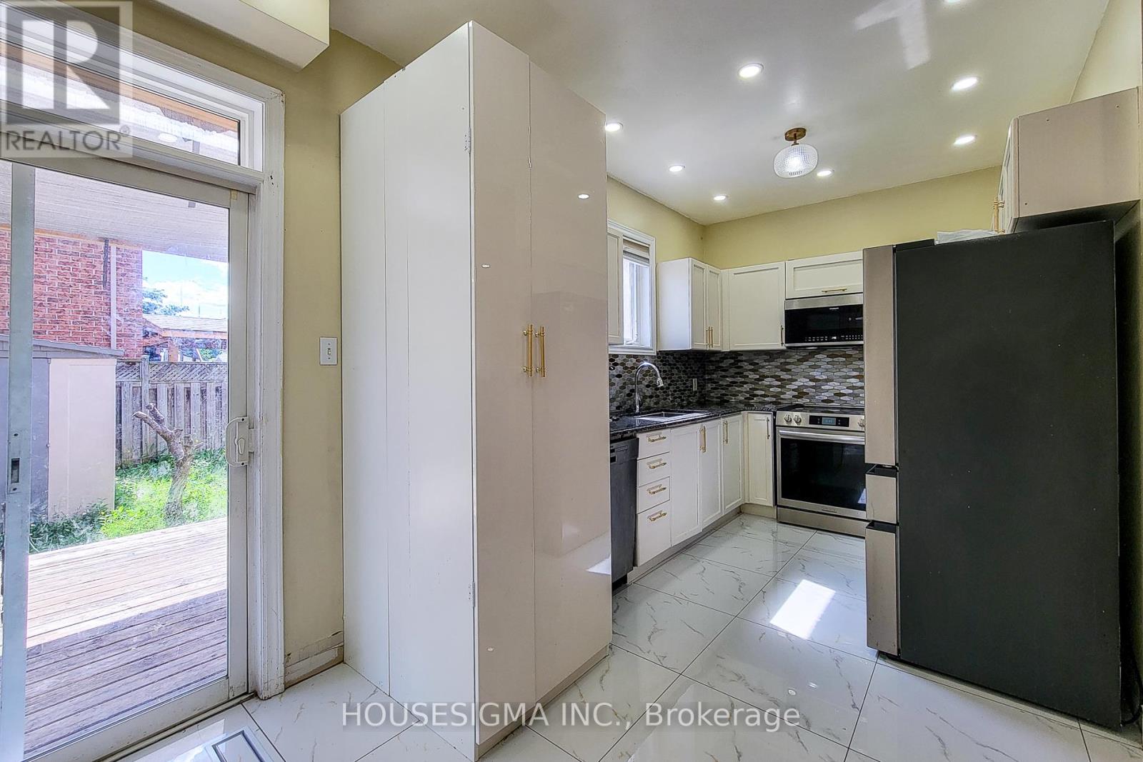 Photo 27 of Main 69 Peachwood Crescent, Hamilton ON