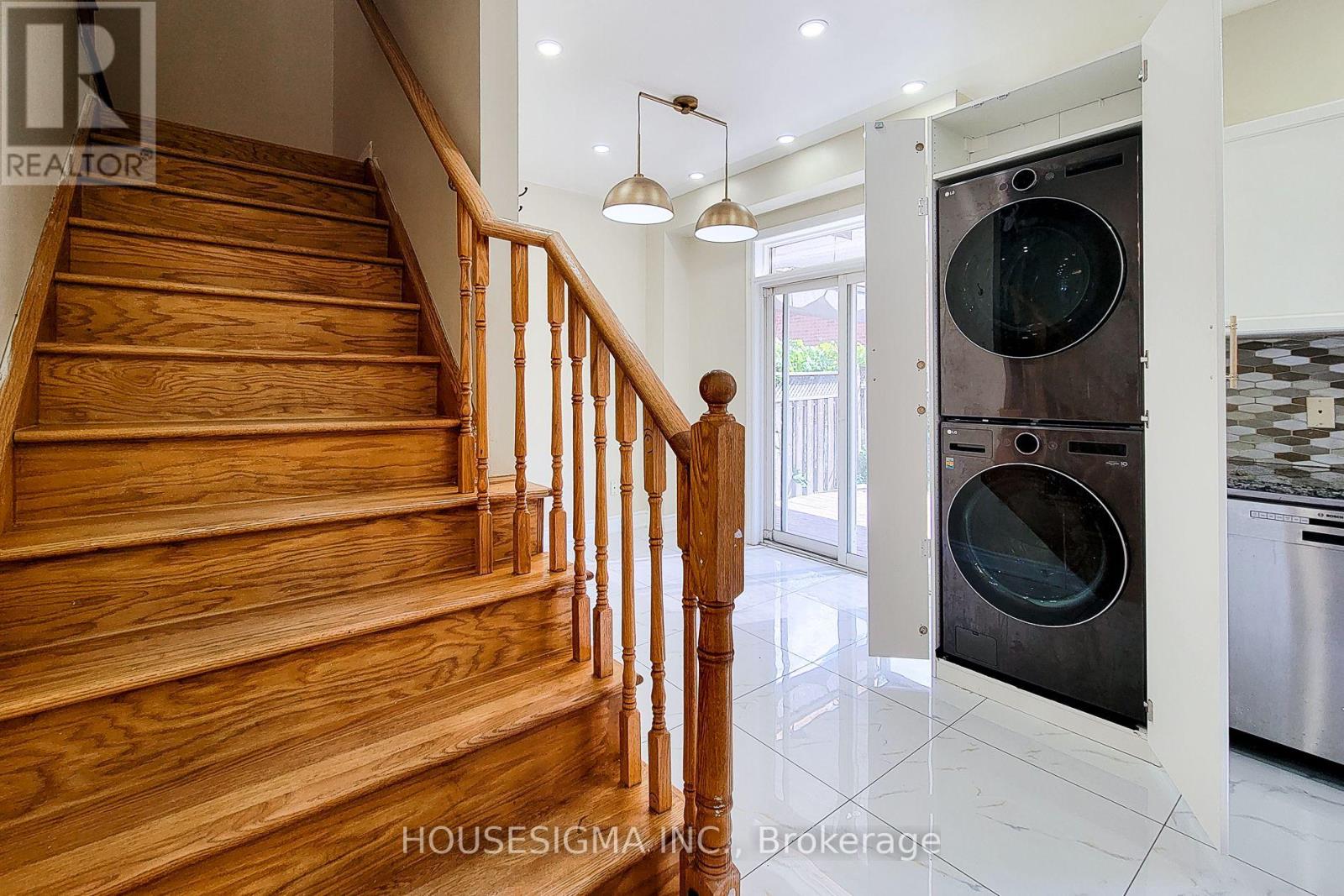 Photo 3 of Main 69 Peachwood Crescent, Hamilton ON