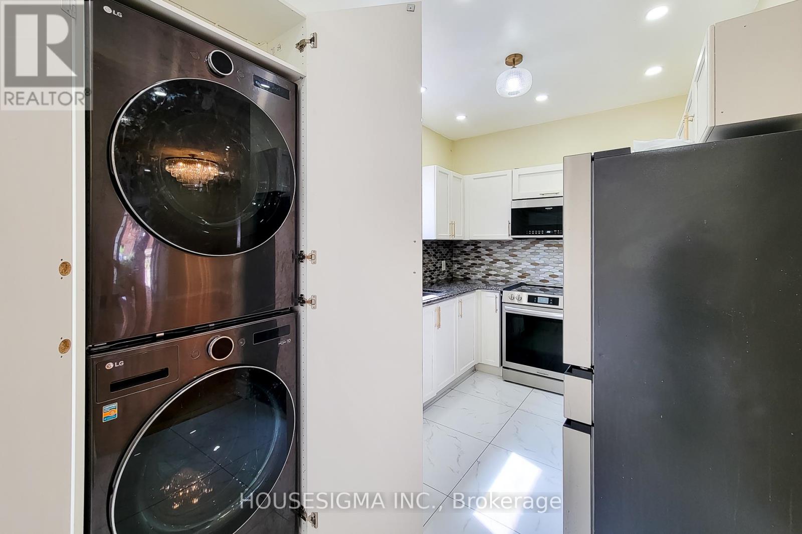 Photo 19 of Main 69 Peachwood Crescent, Hamilton ON