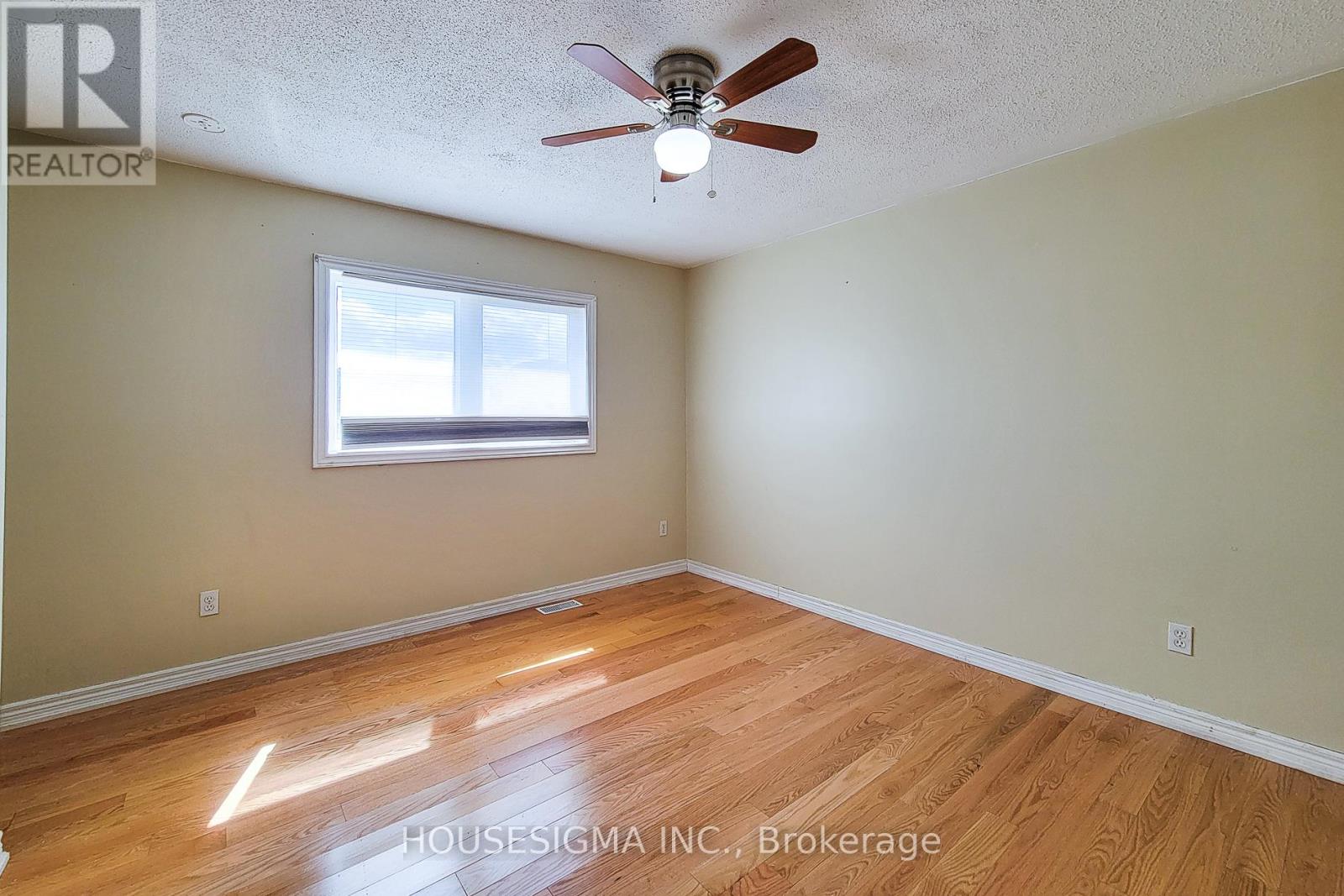 Photo 26 of Main 69 Peachwood Crescent, Hamilton ON