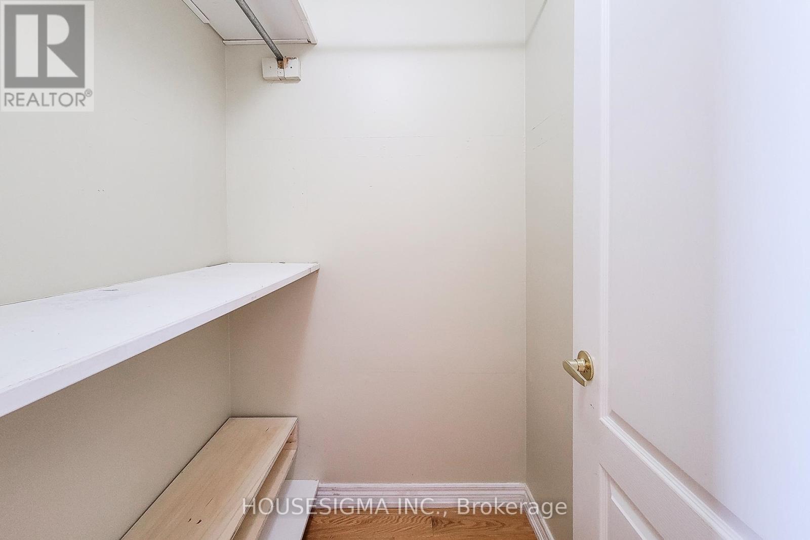Photo 20 of Main 69 Peachwood Crescent, Hamilton ON