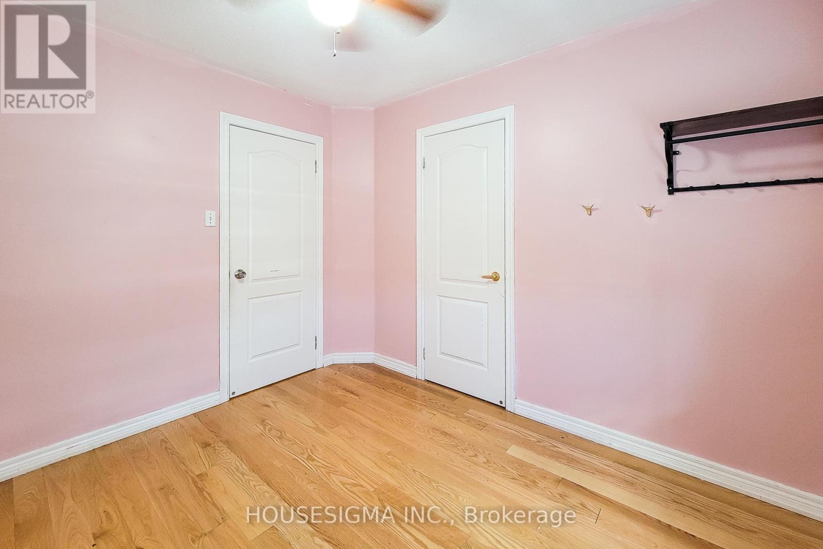 Photo 23 of Main 69 Peachwood Crescent, Hamilton ON