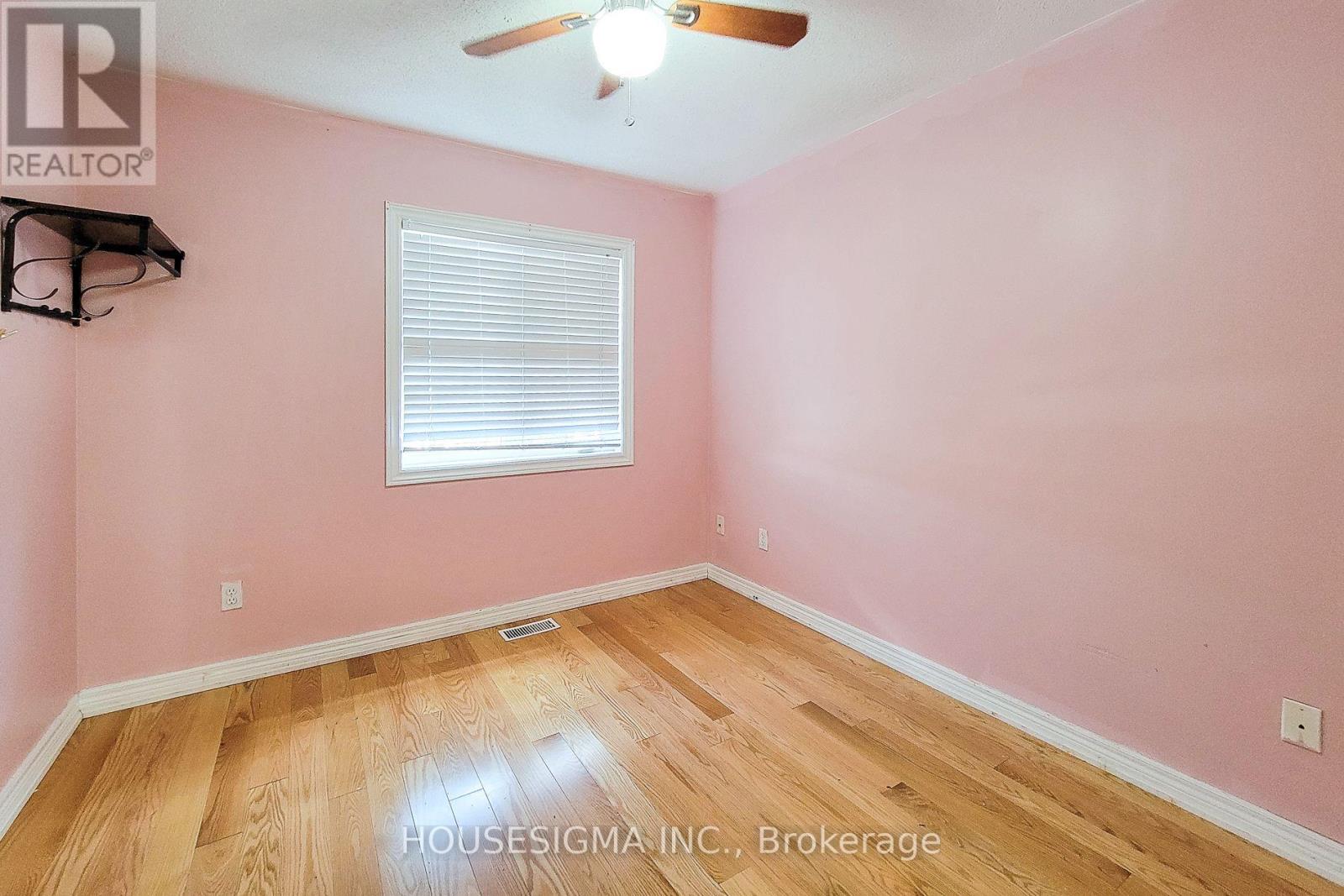 Photo 15 of Main 69 Peachwood Crescent, Hamilton ON