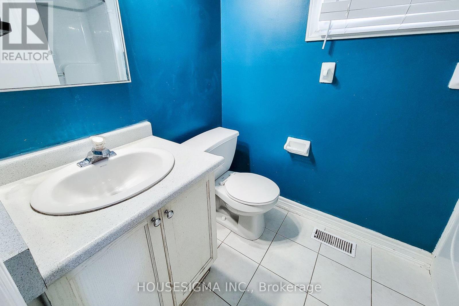 Photo 18 of Main 69 Peachwood Crescent, Hamilton ON