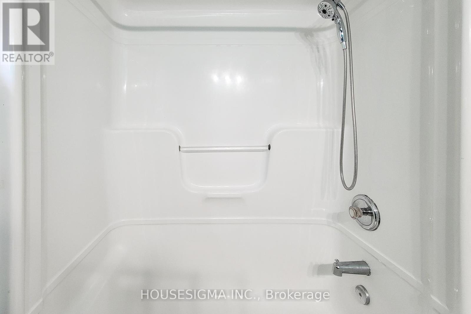 Photo 8 of Main 69 Peachwood Crescent, Hamilton ON