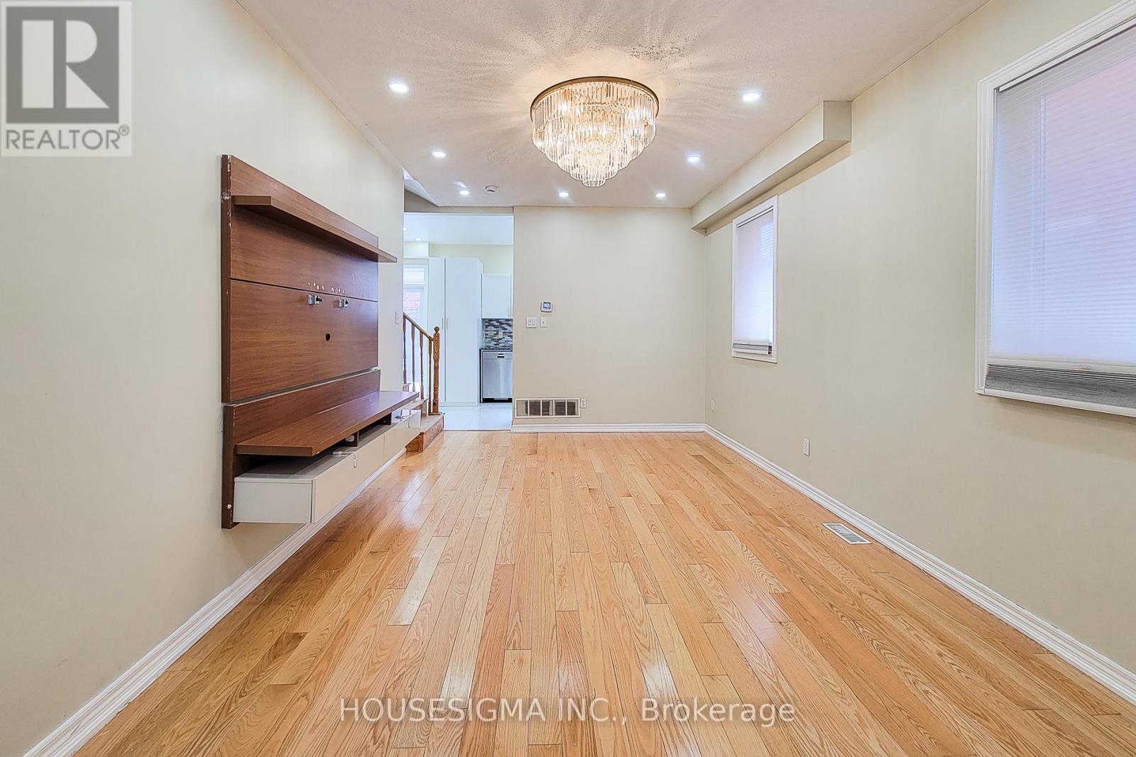 Photo 5 of Main 69 Peachwood Crescent, Hamilton ON