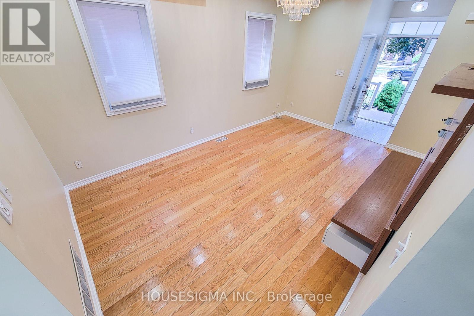 Photo 4 of Main 69 Peachwood Crescent, Hamilton ON