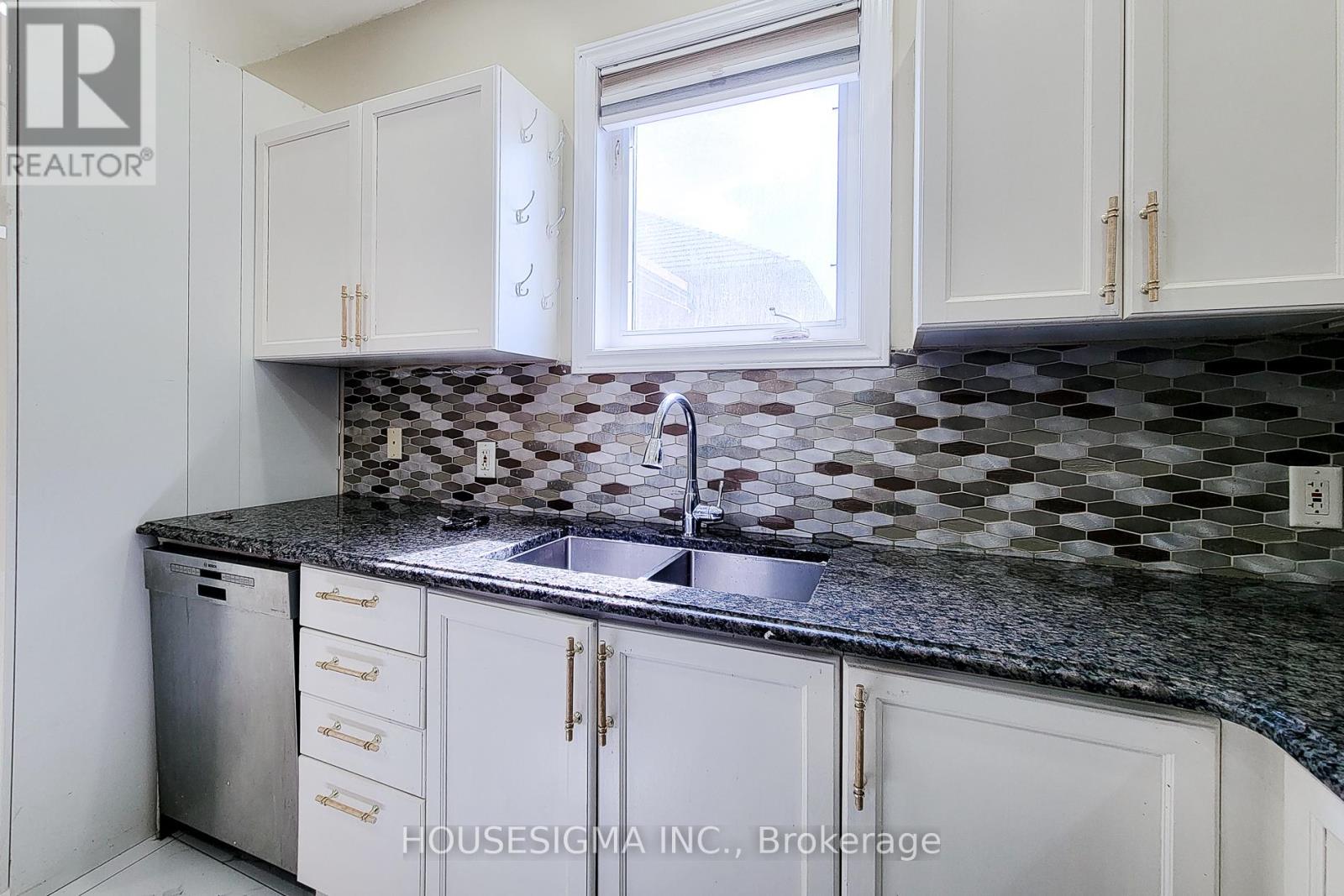Photo 12 of Main 69 Peachwood Crescent, Hamilton ON