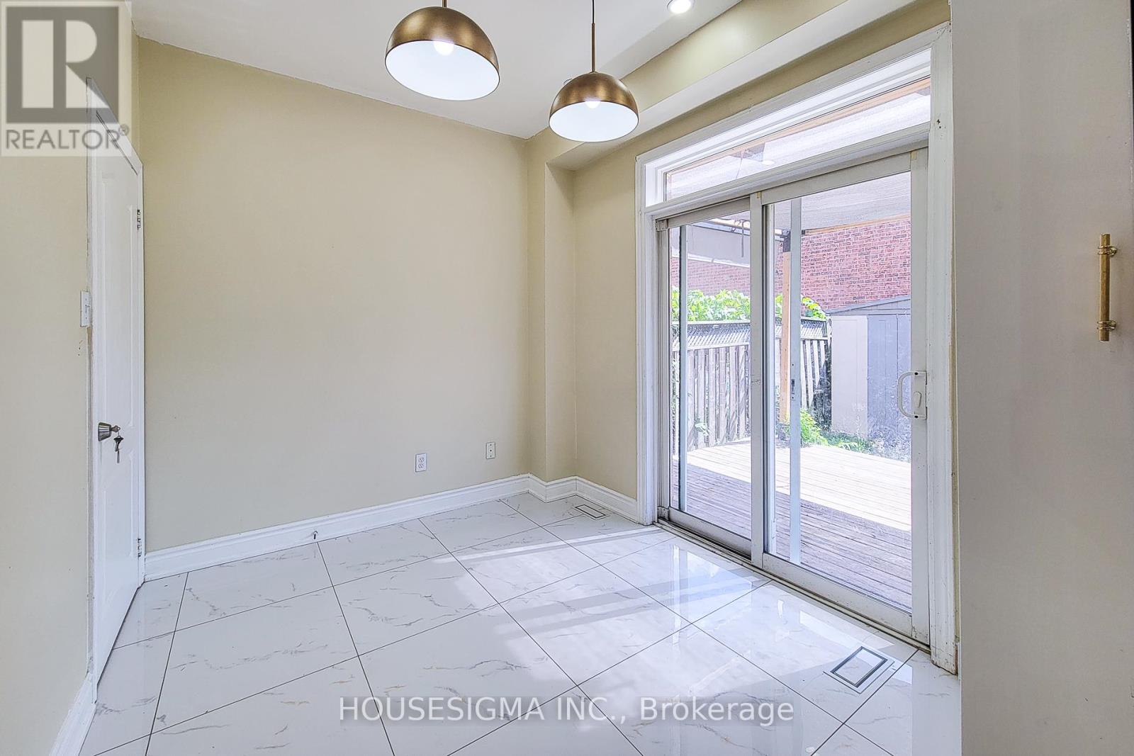 Photo 2 of Main 69 Peachwood Crescent, Hamilton ON