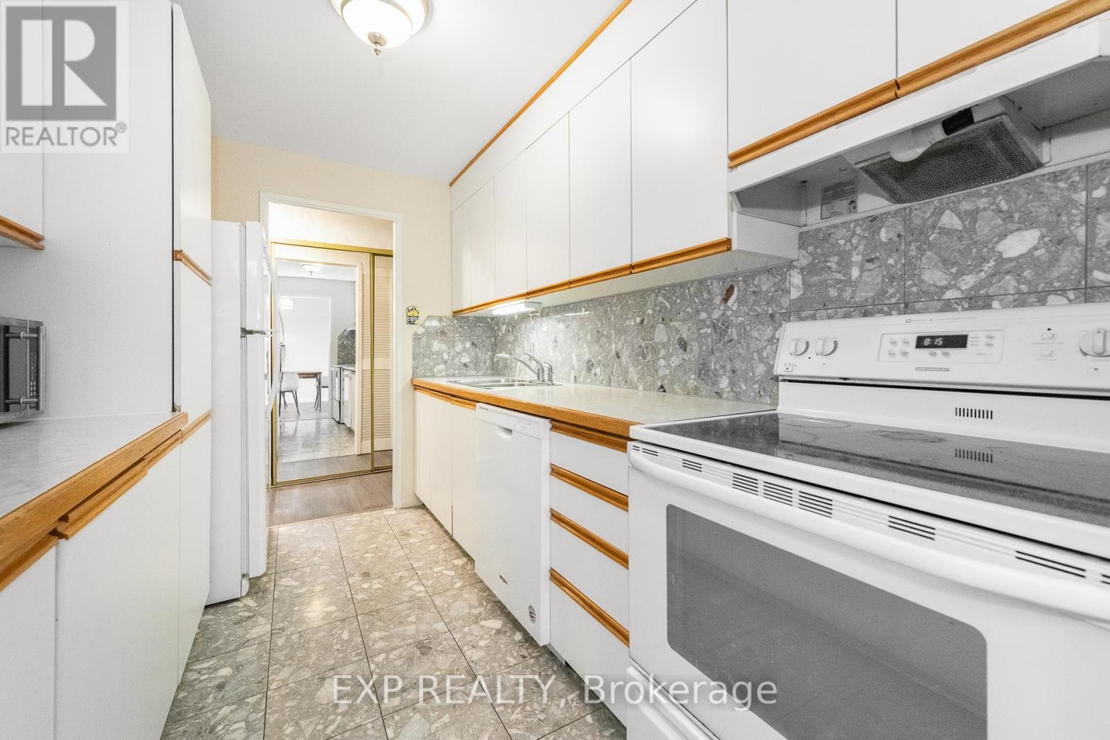 Photo 17 of 304 1025 Richmond Road, Ottawa ON