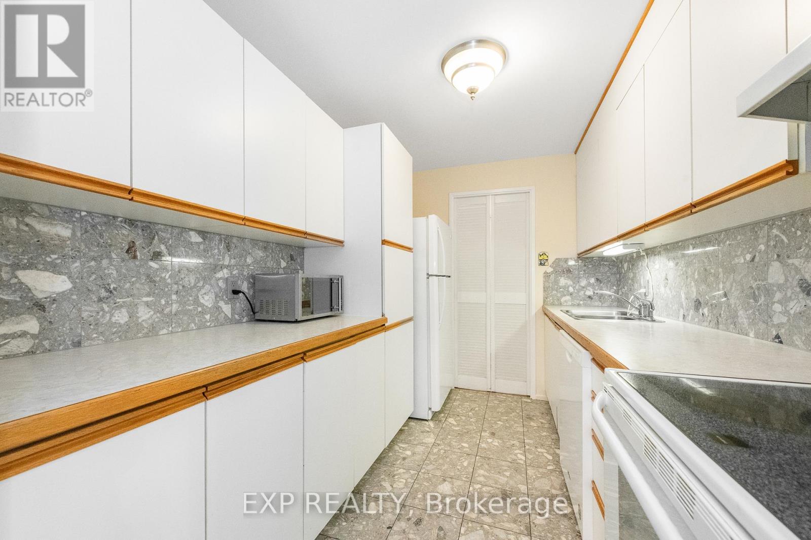 Photo 21 of 304 1025 Richmond Road, Ottawa ON