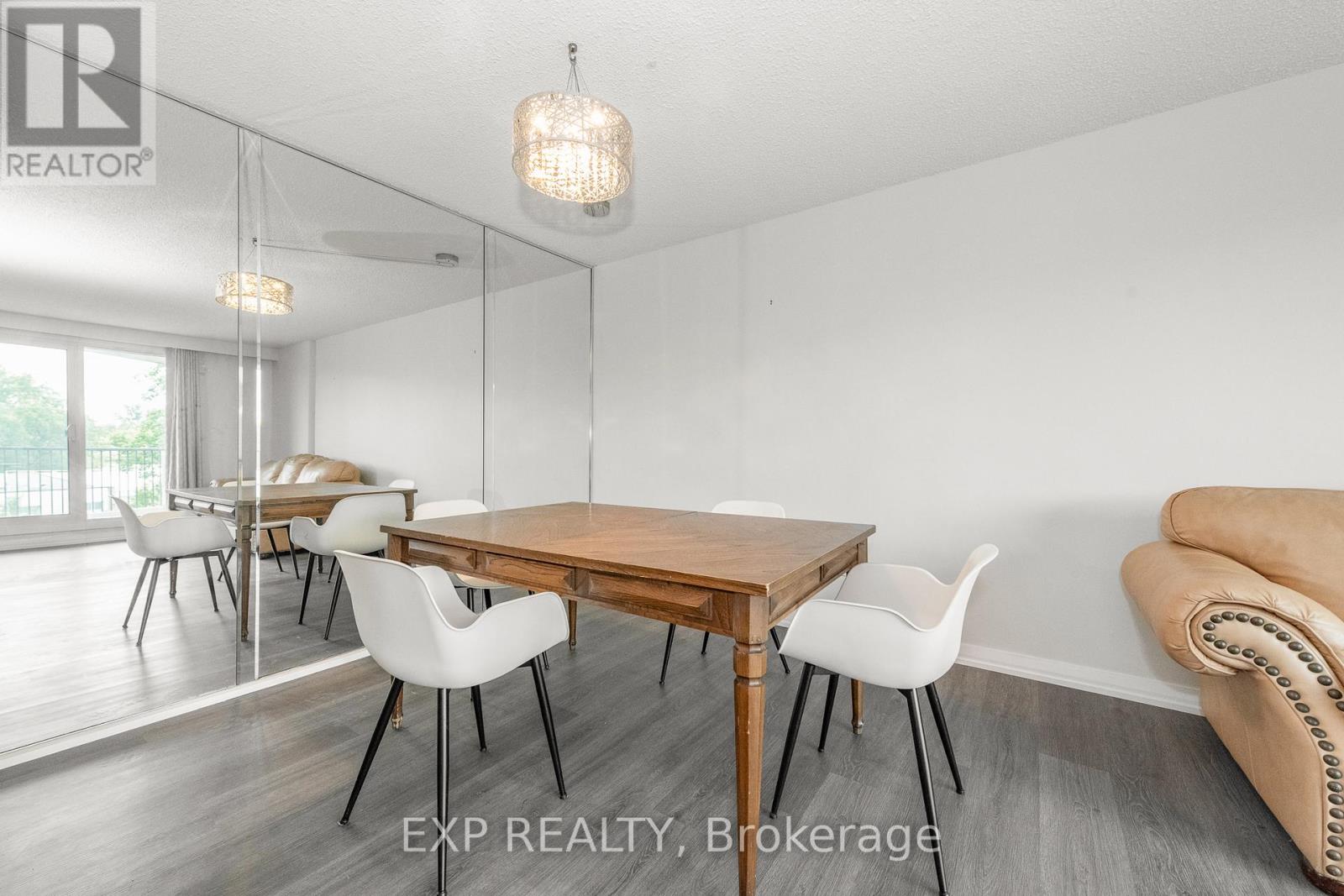 Photo 15 of 304 1025 Richmond Road, Ottawa ON