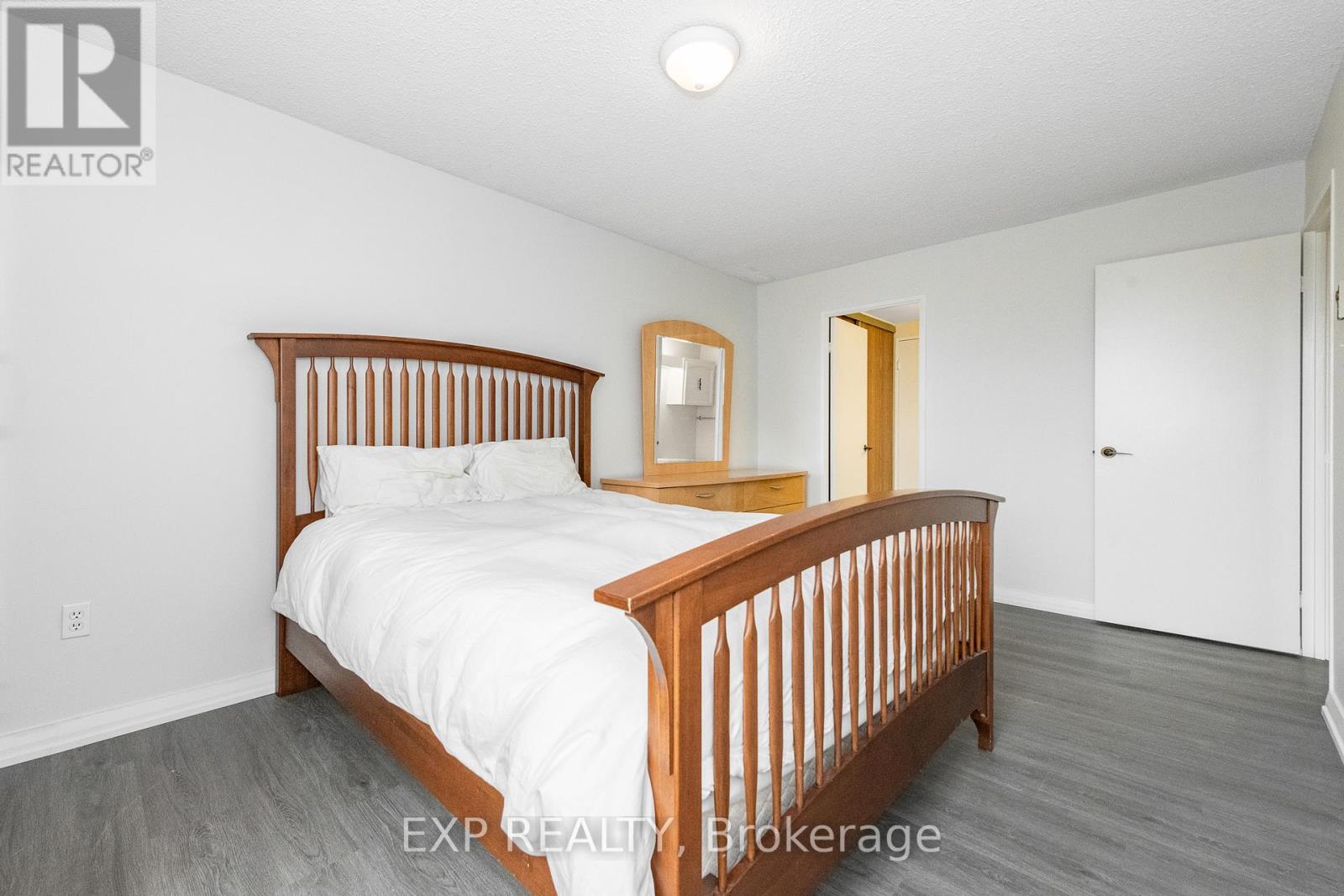 Photo 32 of 304 1025 Richmond Road, Ottawa ON